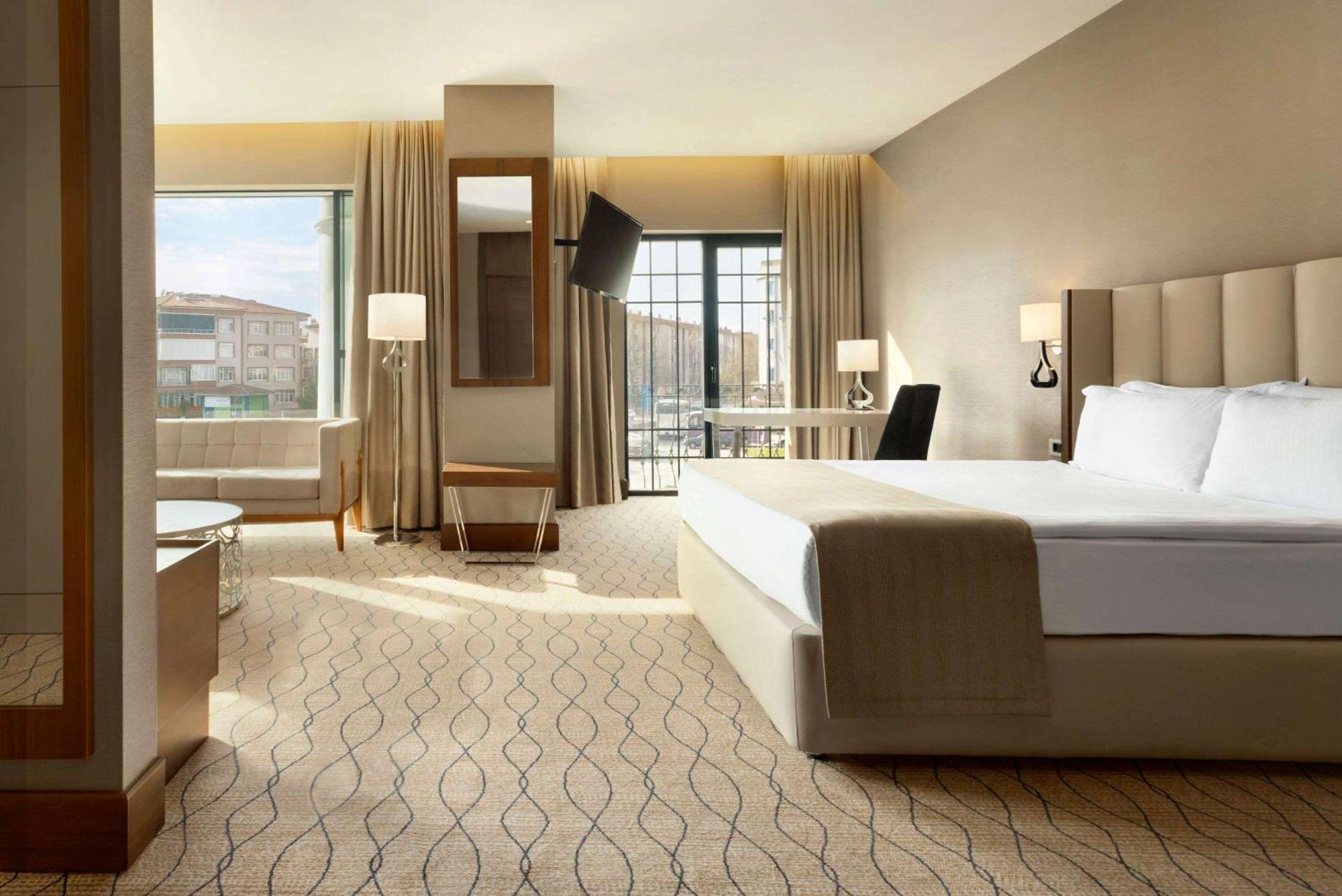 Ramada By Wyndham Sakarya Hotel Екстериор снимка