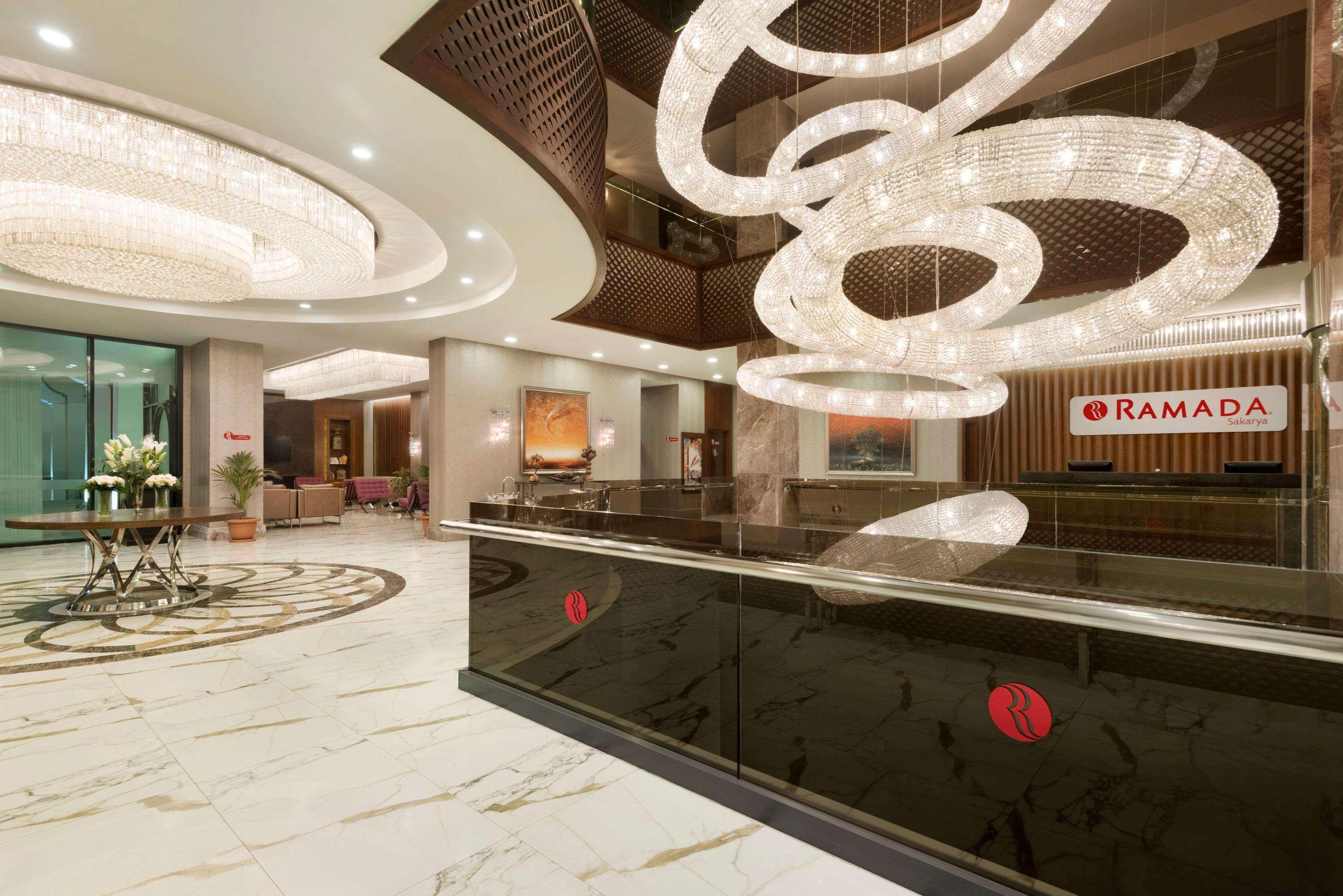 Ramada By Wyndham Sakarya Hotel Екстериор снимка