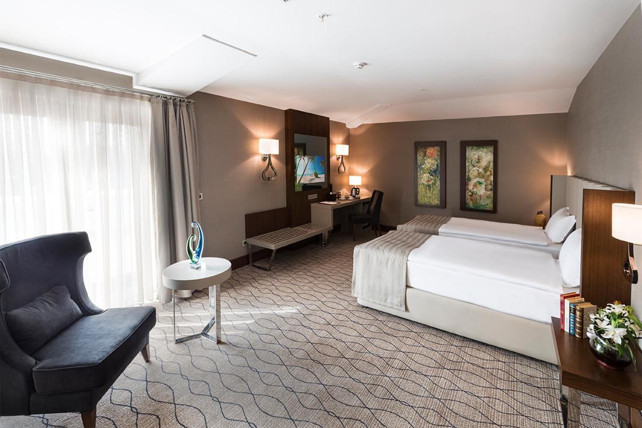Ramada By Wyndham Sakarya Hotel Екстериор снимка