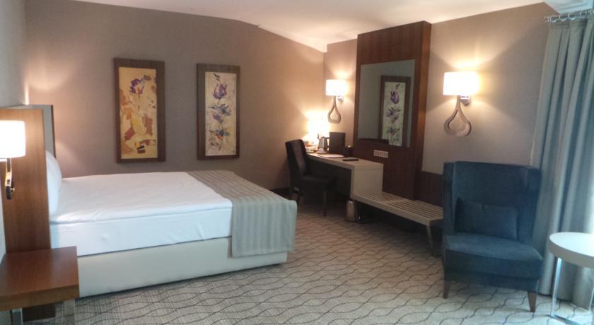 Ramada By Wyndham Sakarya Hotel Екстериор снимка