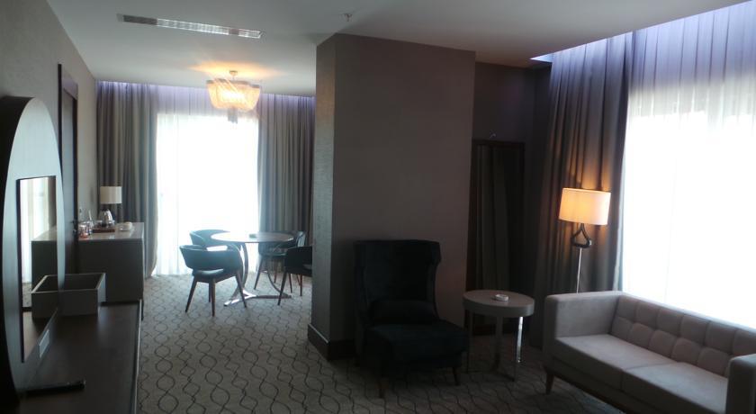 Ramada By Wyndham Sakarya Hotel Екстериор снимка