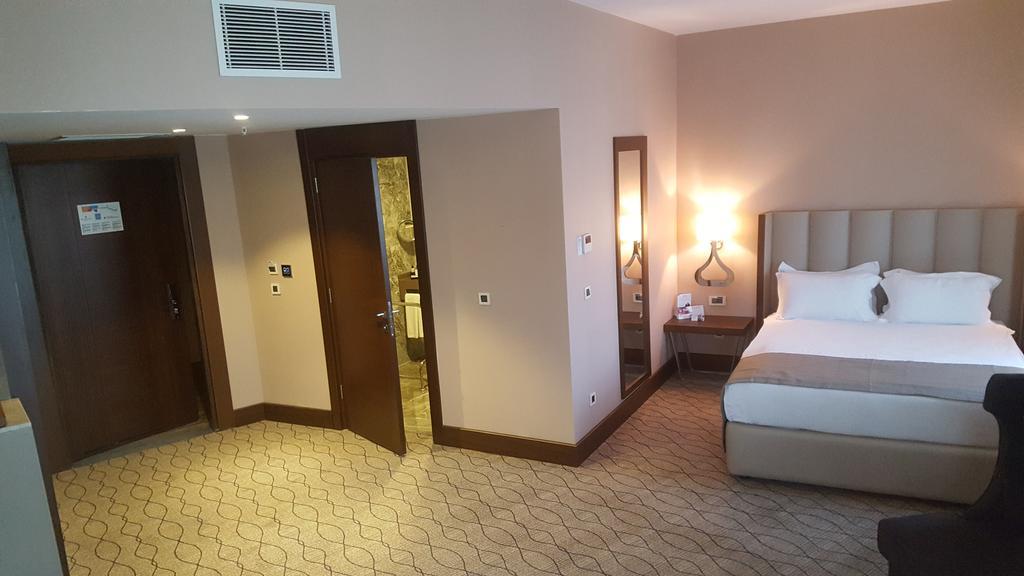 Ramada By Wyndham Sakarya Hotel Екстериор снимка