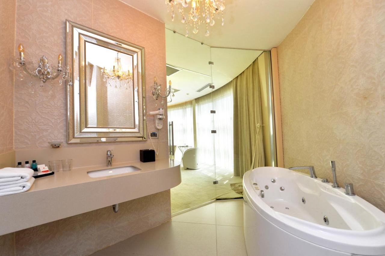 Ramada By Wyndham Sakarya Hotel Екстериор снимка