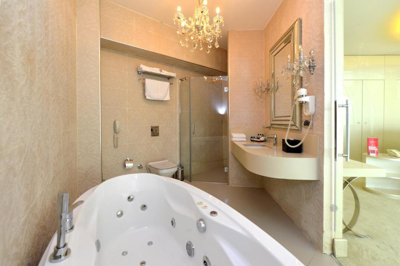 Ramada By Wyndham Sakarya Hotel Екстериор снимка